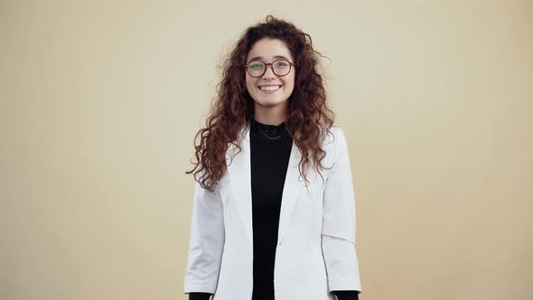 The Young Woman Who Smiles with Her Curly Hair Her Nose Twists Forward Emits the Fact That She is