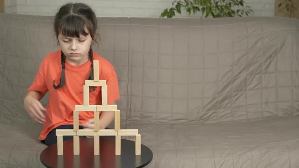 Crash Wooden Blocks Tower