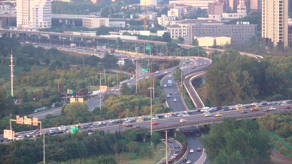 busy traffic，car on the road