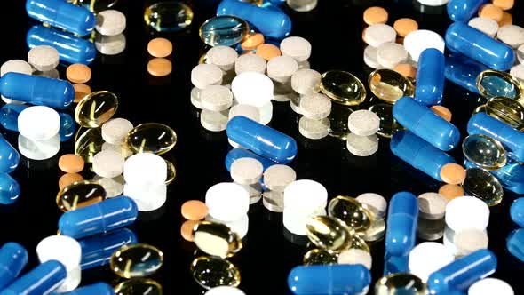 Medical Tablets, Pills and Capsules, Rotation, Reflection