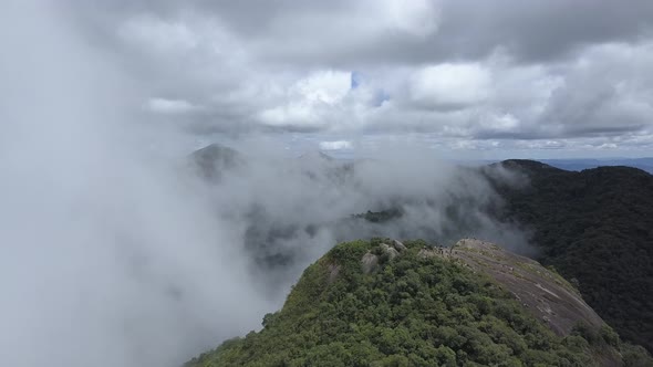 Casal Na Pedra Redonda Em Monte Verde