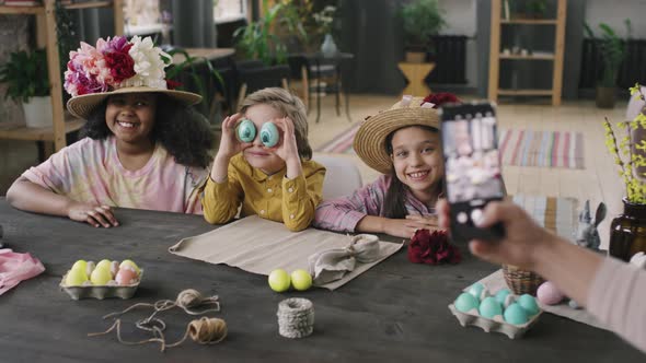 Taking Photos of Cute Kids in Easter Workshop