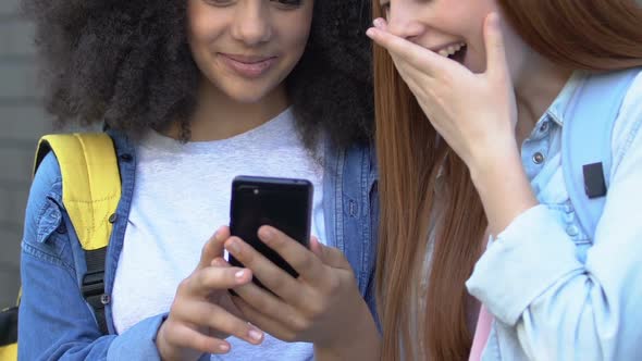 Cruel Schoolgirls Mocking Friend in Social Networks Using Phone, Cyberbullying