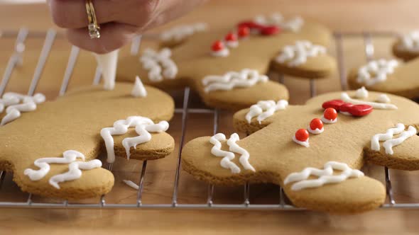 Frosting gingerbread cookies, closeup