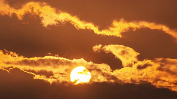 Beautiful Clear Big Sun at Sunrise or Sunset. alt