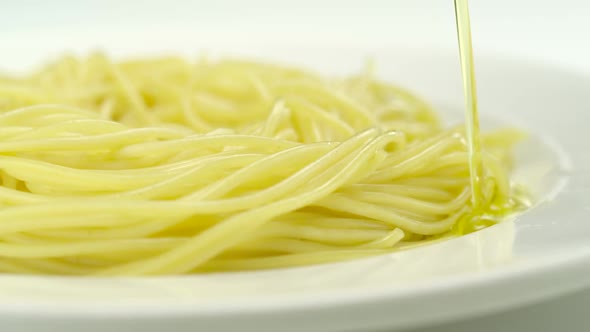 Putting olive oil on spaghetti, Slow Motion