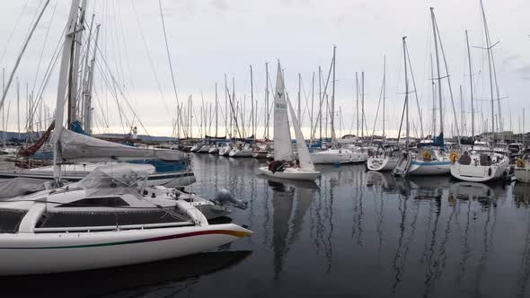 Sailboat coming into marina