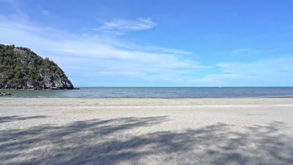 Beautiful tropical beach sea ocean with blue sky and white cloud