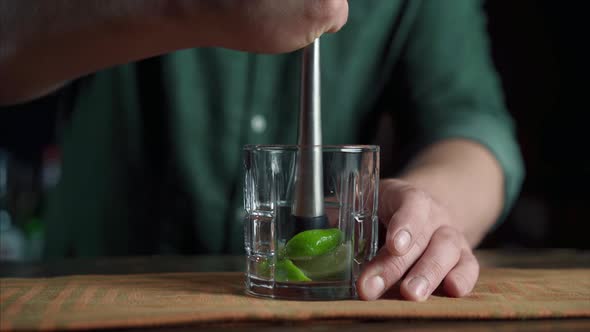 Bartender Make Lime Juice