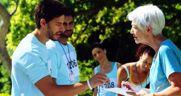 Athletes registering themselves for marathon 4k