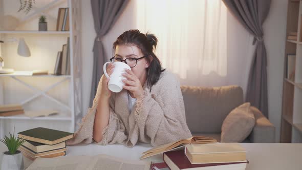 Study Break Enjoying Coffee Woman Relax Cozy Home