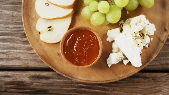Slices of cheese with walnuts, grapes and jam