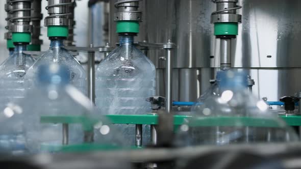 Production of drinking water in plastic bottles with a volume of 5 liters