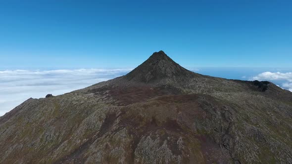 The biggest vulcano in the Azores, Pico Mountain