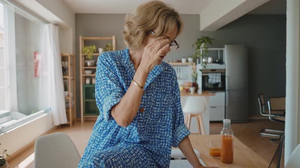 woman using laptop computer at home.