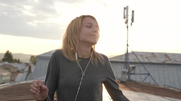 Young woman dancing on the roof alt
