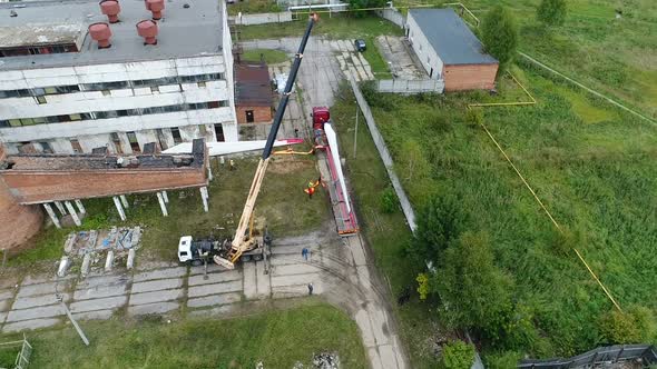 Topdown Panorama of Unloading Huge Structural Elements