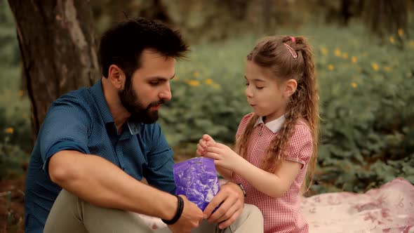 Daughter Kid With Father Eating Sweets. Daughter With Cheerful Father Eat Candy. Jelly Candies.