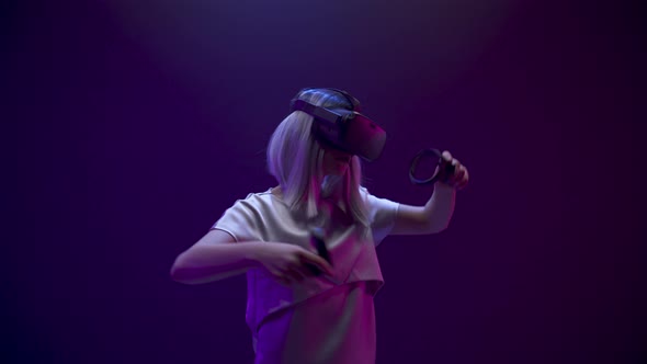 Spellbound Girl Using Vr Glasses Closeup