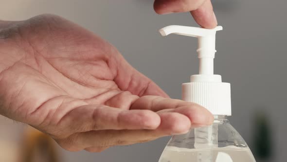 Hand Presses Sanitizing Gel