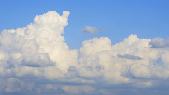 Vibrant blue sky with cloud on a cloudy day time lapse.
