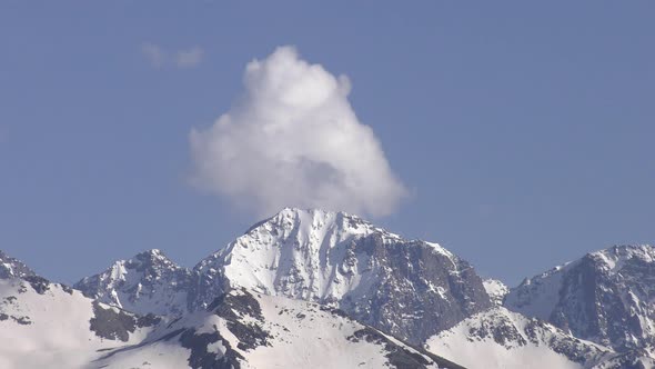 Moving Cloud Pass over the mountain