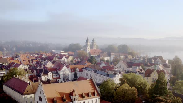 Lindau is a small town and a former municipality in the district Anhalt-Bitterfeld