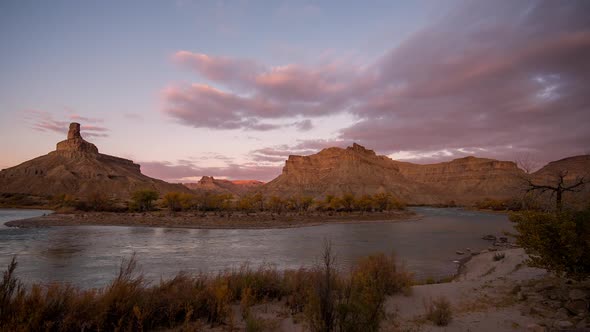 Sunrise time lapse as the sun shines on the cliffs over the Green River