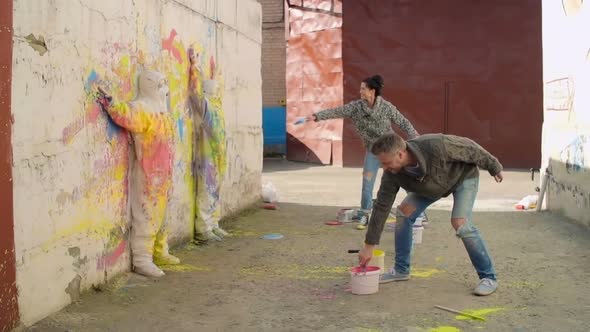 Art Performance in Street Alley