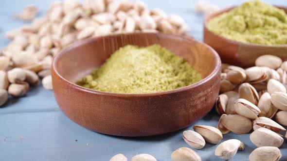 Pistachio flour with whole nuts