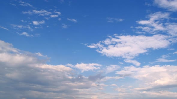 Vibrant blue sky with cloud on a cloudy day time lapse.
