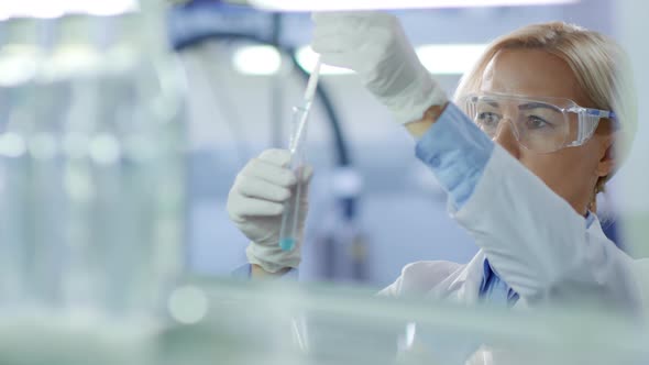 Female Scientist Carrying out Experiment alt
