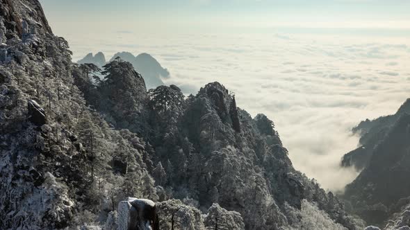 Time lapse fog surrounding the Yellow Mountains (Huangshan) in China