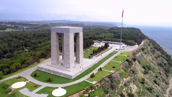 Spinnig Around The Çanakkale Martyrdom