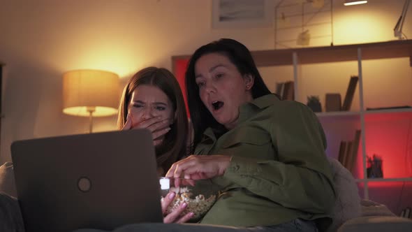 Disgusting Movie Shocked Women Family Leisure