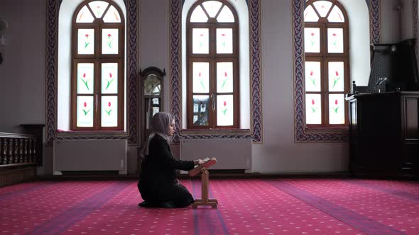 Reading Quran On Masjid