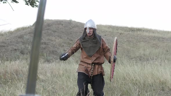 Medieval men fighting alt