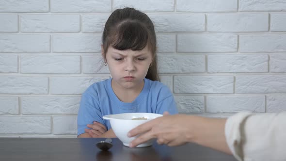 Eat porridge with mum. 