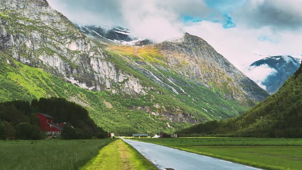 Stardalen Skei I Jolster Jostedalsbreen National Park Norway