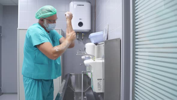 Professional Doctor Wash Hands Before Surgery Operation Clean the Dirt