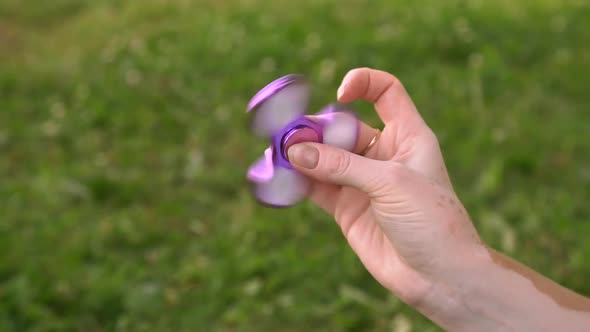 Fidget Spinners Video, Slow Motion.