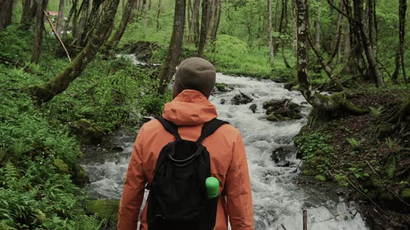 Hiking To Enjoy the Wild Nature