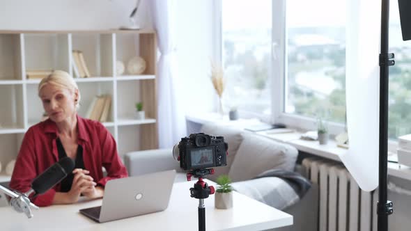 Video Blog Business Coaching Senior Woman Content