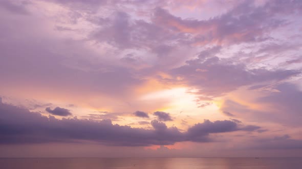 TimeLapse nature motion clouds Beautiful Light sunrise sky clouds over sea