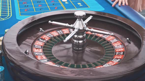 Gambling Roulette with Calculated Table