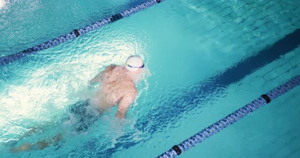 Swimmer training in a swimming pool