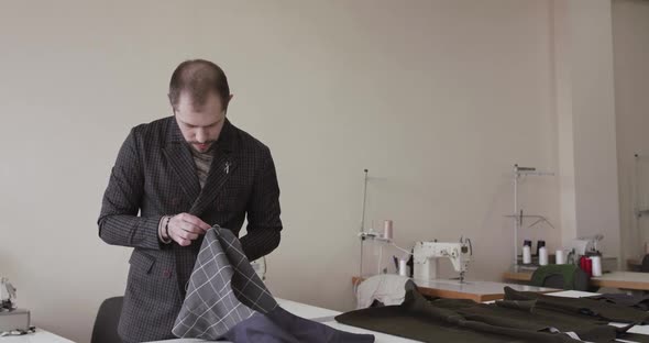 The Tailor Stitching a Fabric Curve on Desktop in Workshop