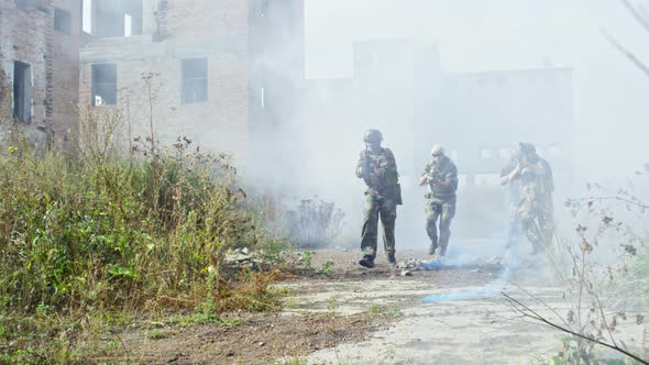 Soldiers Running through Smoke alt
