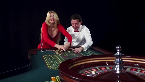 Couple Playing Roulette Wins at the Casino