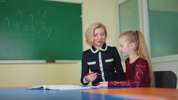 Female tutor with a little girl